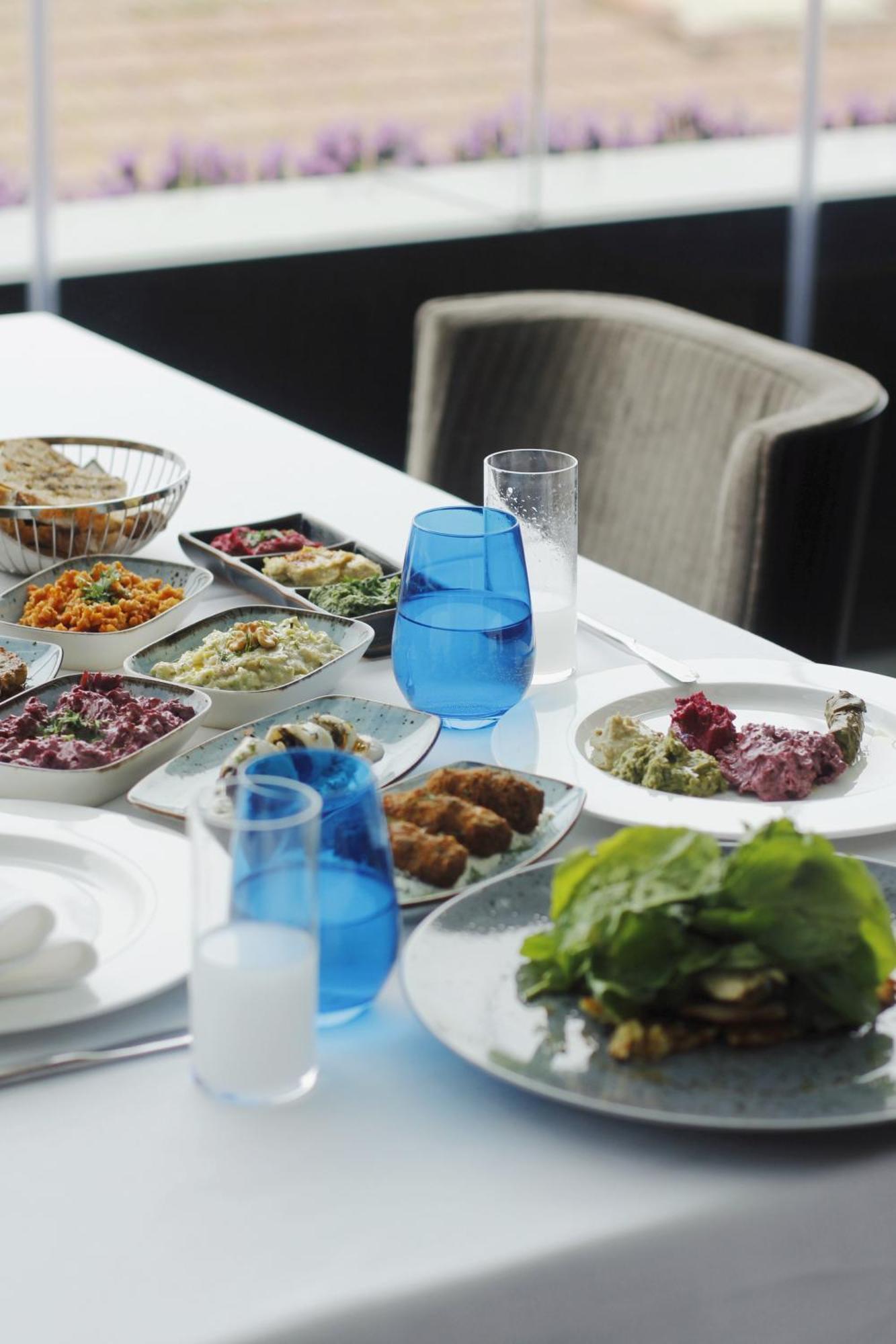 10 Karakoy Hotel อิสตันบูล ภายนอก รูปภาพ A selection of meze