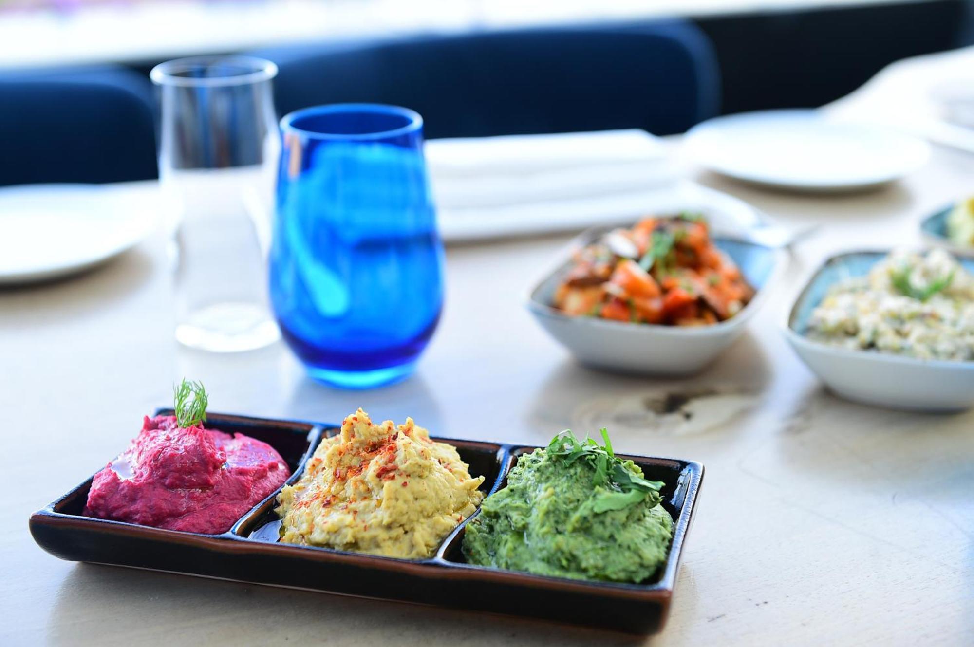 10 Karakoy Hotel อิสตันบูล ภายนอก รูปภาพ A selection of dips