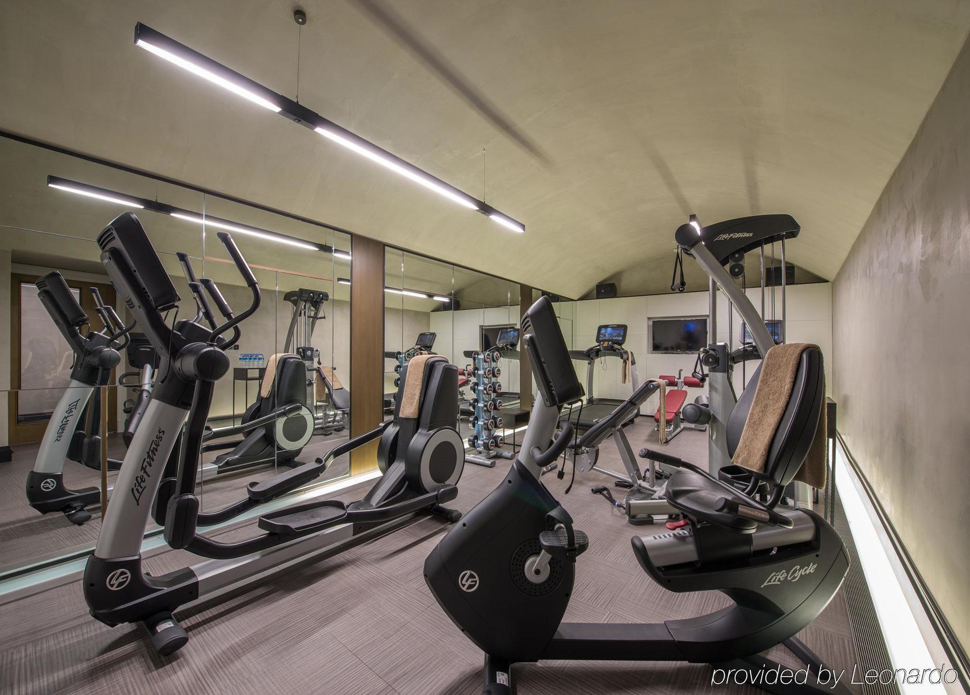 10 Karakoy Hotel อิสตันบูล ภายนอก รูปภาพ The gym at the hotel