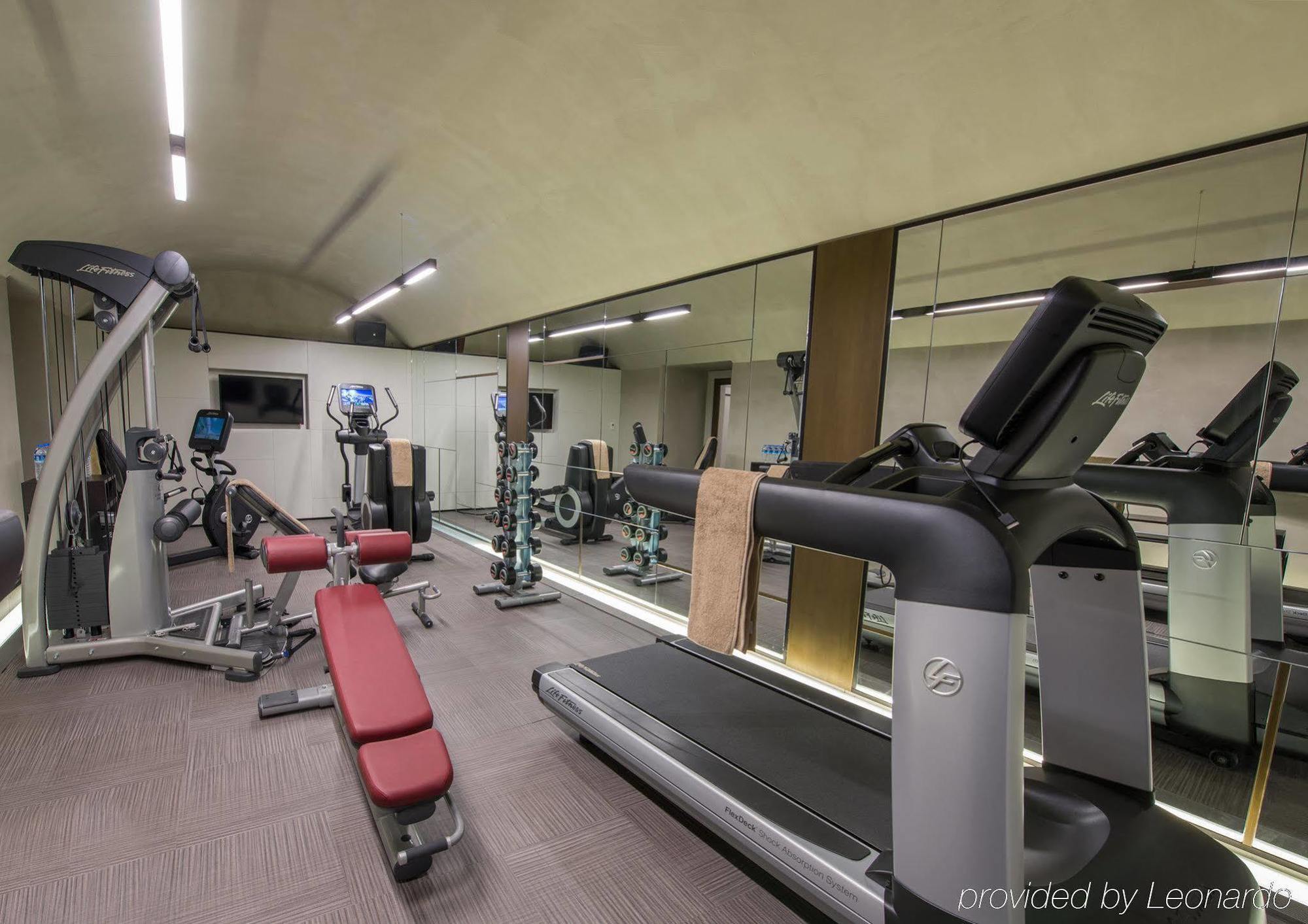 10 Karakoy Hotel อิสตันบูล ภายนอก รูปภาพ The gym at the hotel