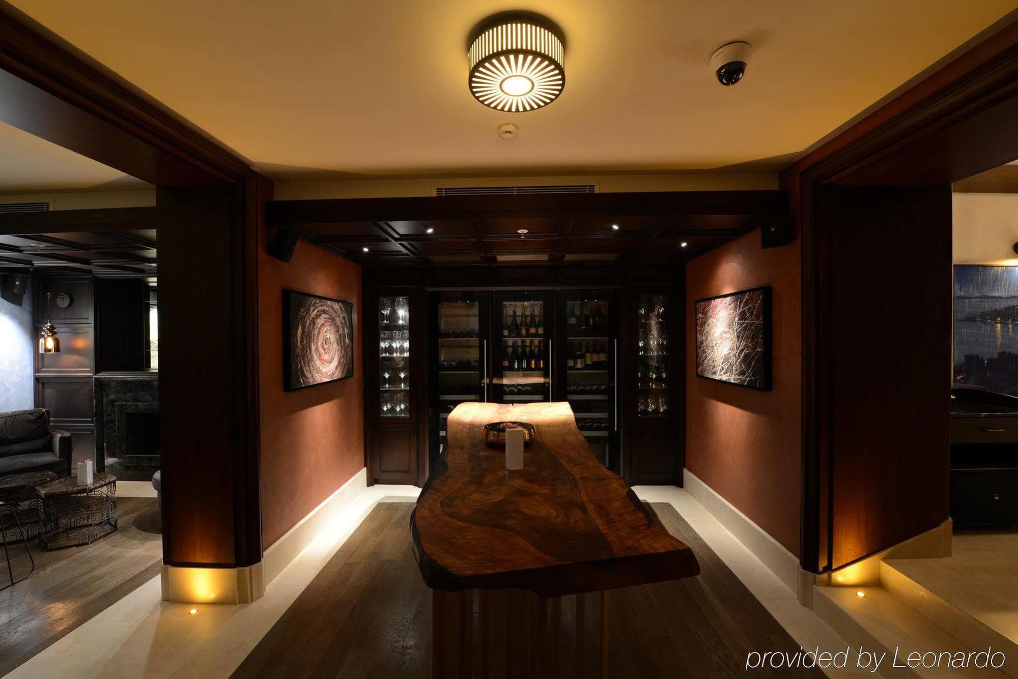 10 Karakoy Hotel อิสตันบูล ภายนอก รูปภาพ The Wine Bar