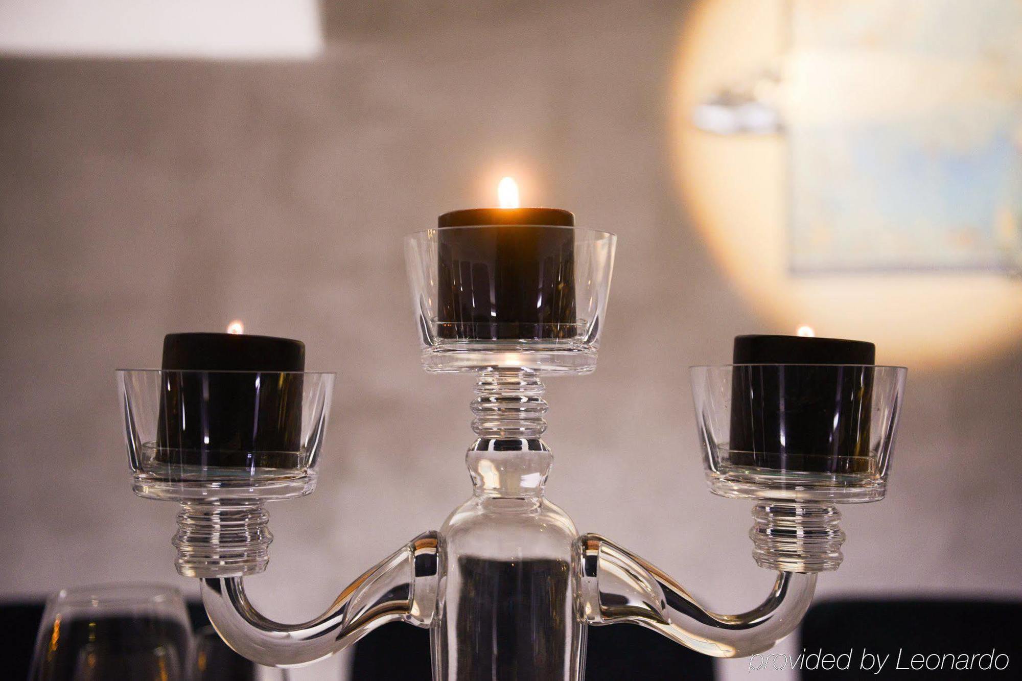10 Karakoy Hotel อิสตันบูล ภายนอก รูปภาพ A candle holder