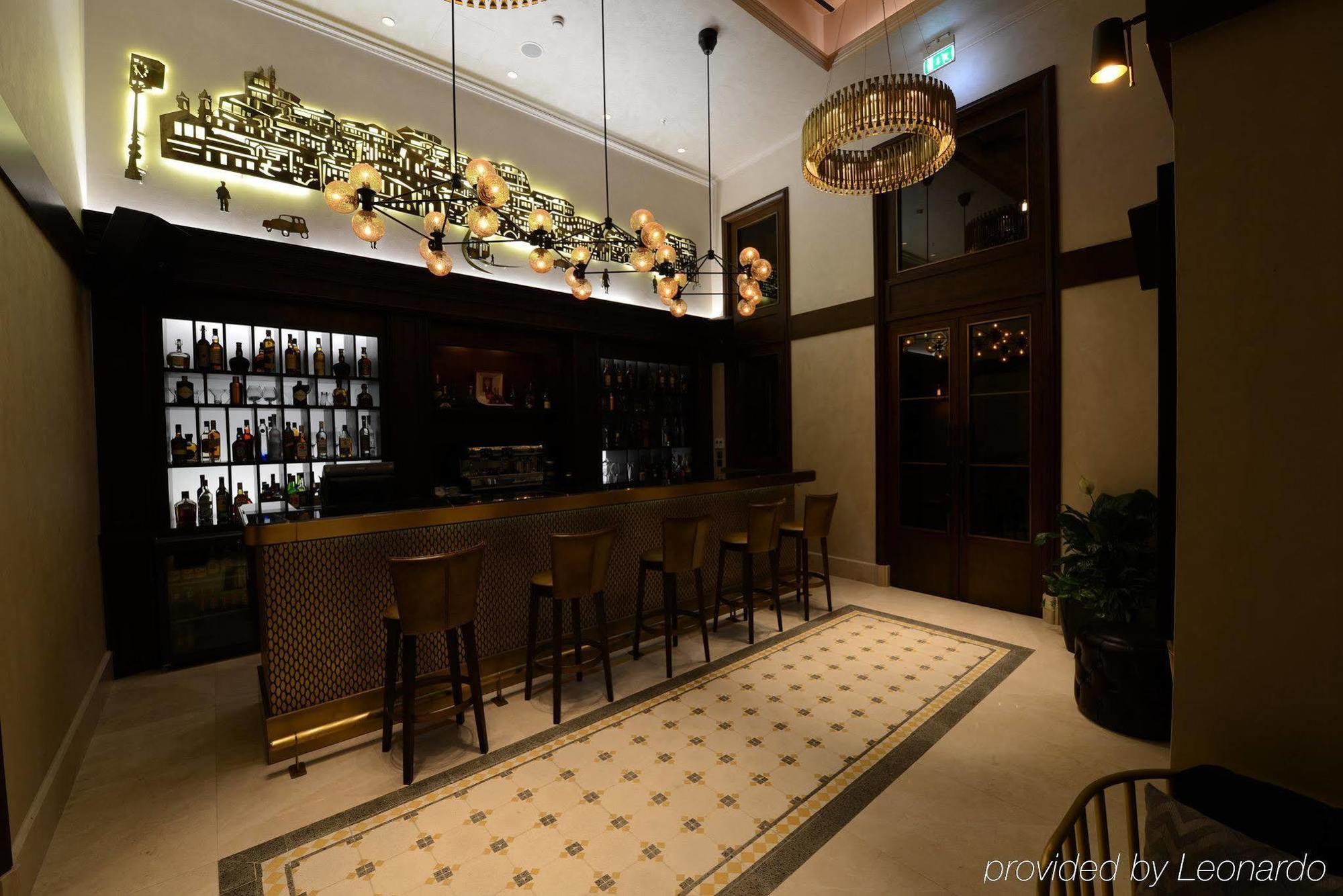10 Karakoy Hotel อิสตันบูล ภายนอก รูปภาพ The bar at the hotel