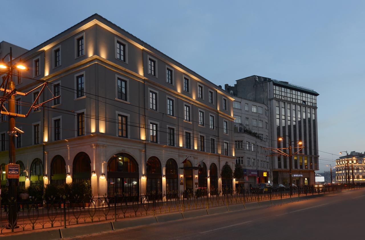 10 Karakoy Hotel อิสตันบูล ภายนอก รูปภาพ The hotel at night
