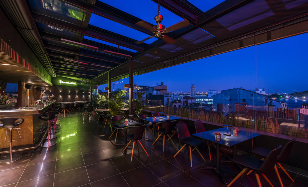 10 Karakoy Hotel อิสตันบูล ภายนอก รูปภาพ Sky Bar